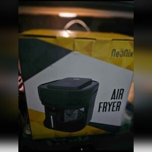 New 5 liter capacity air fryer/LED DISPLAY (120V /1350 POWER)